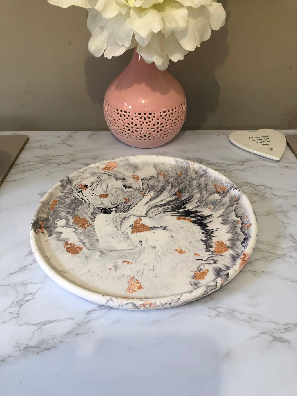 Jesmonite Purple Marble & Copper Leaf Circle Tray – size and scale reference, Croft & Cleo