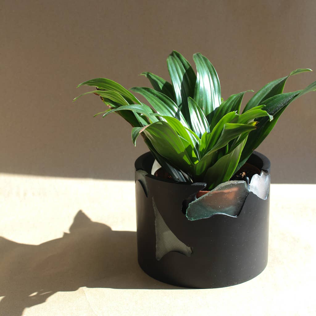 Sea glass decorative pot, Black