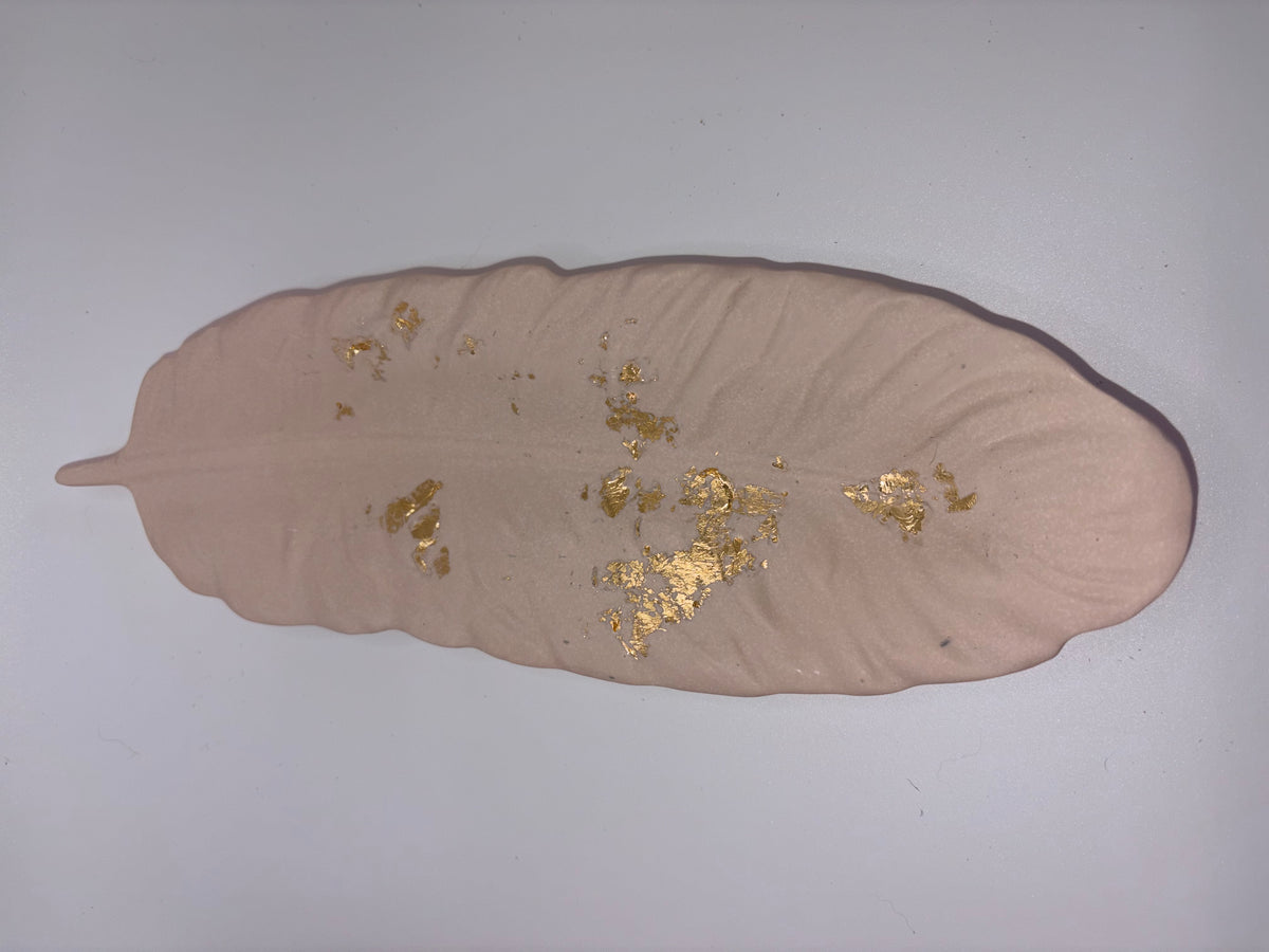 Jesmonite Marble & Gold Leaf Feather Ornament – in natural light, Croft & Cleo