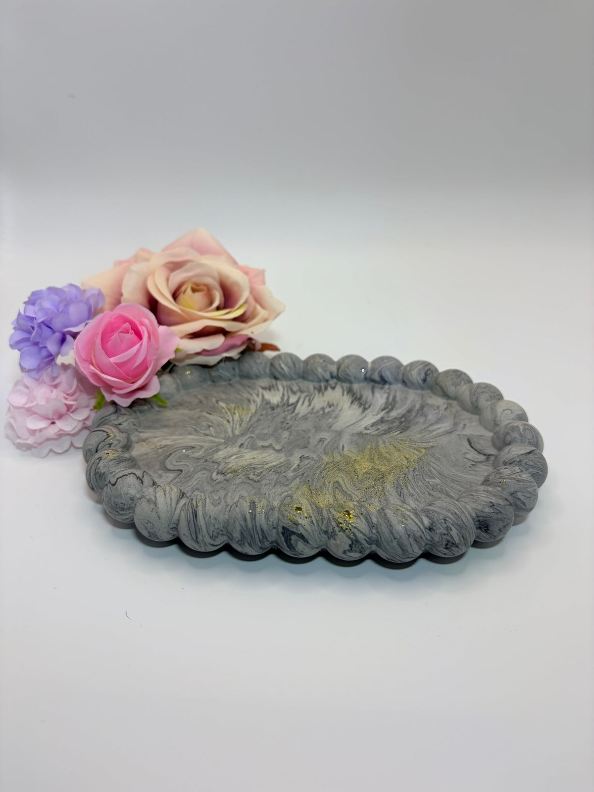 Jesmonite Oval Tray with Gold Detail Trinket Dish – close-up detail, Croft & Cleo